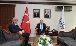 Artvin Valisi Dr. Turan Ergün, Gazeteci Nurbay Usta’yı Makamında Kabul Etti