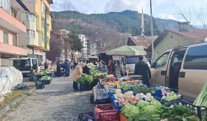 Fiyatlar Hem Emeklileri Hemde Pazarcıları Zorluyor