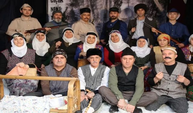 Şavşatlı Kurtuluş Savaşı Kahramanı Çiçek Nine Tiyatro Sahnesinde Yaşatılıyor