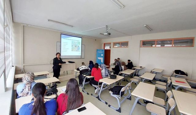 Şavşat MYO Öğrencilerine İş Kulübü Eğitimi