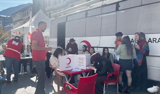 Şavşat MYO Öğrencilerinden Kan Bağışı Desteği