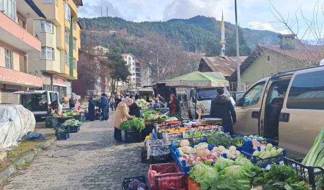 Fiyatlar Hem Emeklileri Hemde Pazarcıları Zorluyor