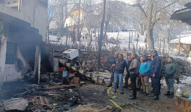 Şavşat’ta Çıkan Yangında 2 Ev Kullanılamaz Hale Geldi