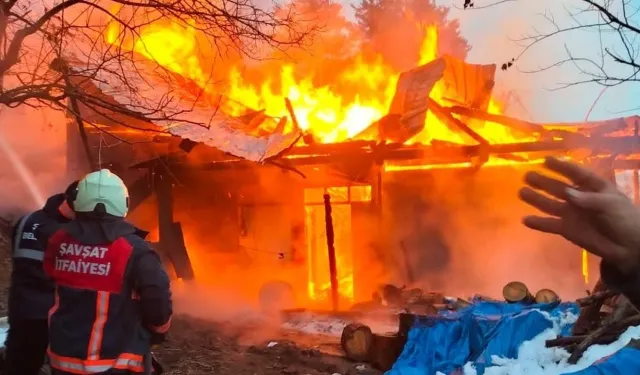 Şavşat Dereiçi Köyü’nde Yangın