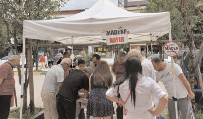 ARHAVİ HALKI, MADENE HAYIR PANKARTLARI İLE MEYDANLARA İNEREK İMZA TOPLAMAYA BAŞLADI