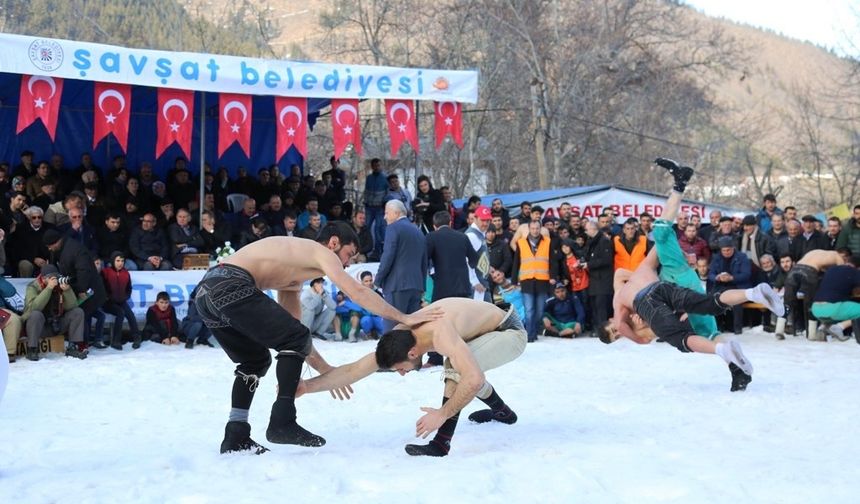 Şavşat’ta 300 Yıllık Geleneğe Hazırlık: Veliköy Kar Üstü Karakucak Güreşleri