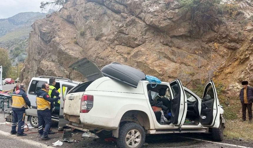 Şavşat’ta Trafik Kazası: 1 Ölü 3 Yaralı