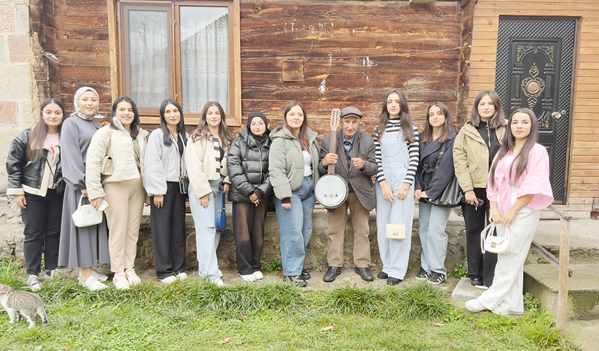 Şavşat Meslek Yüksek Okulu Öğrencilerinden Örnek Davranış