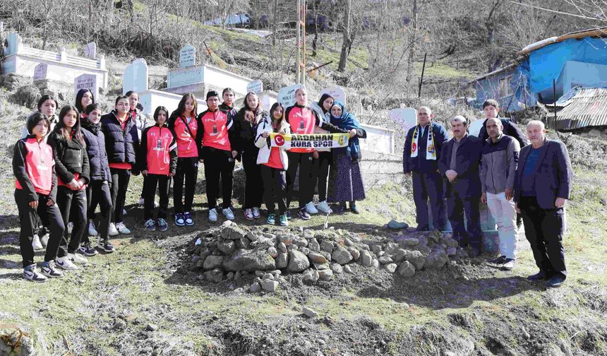 Ardahan Kadın Kura Futbol Kulübü’nden Anlamlı Vefa