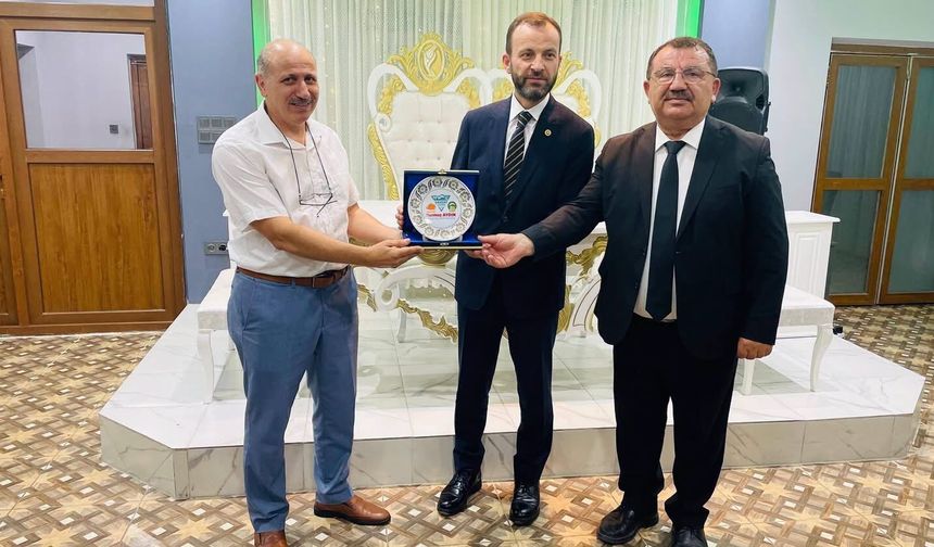 Başkan Aydın’dan Ak Parti’nin 25 Yıllık Vefasına Şavşat’ta Anlamlı Plaket